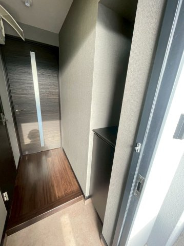 LA MAISON長崎駅東通りの玄関