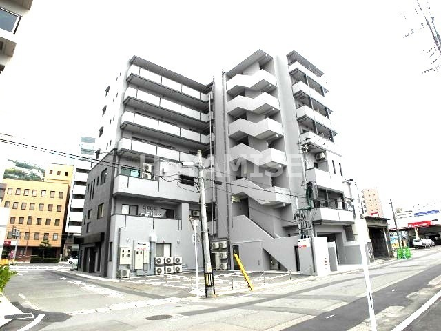 LA MAISON長崎駅東通りの外観