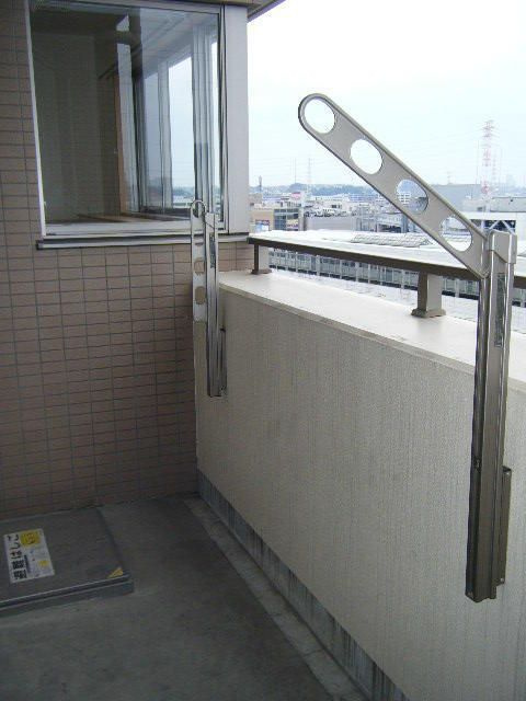 エヴァーグリーン新羽のバルコニー