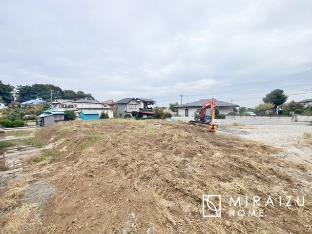 【前面道路含む現地写真】 | どういった間取りにしよう。どの部屋をどう使おう、インテリアはどうしよう、想像するだけでわくわくしちゃいますね。マイホーム計画が楽しみですね☆