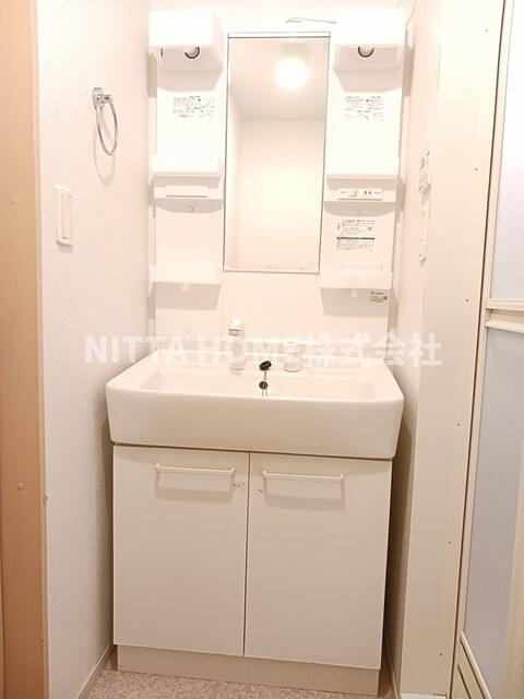 かさべるで石原の洗面所|シャワー付きの洗面台朝の準備も楽々です★