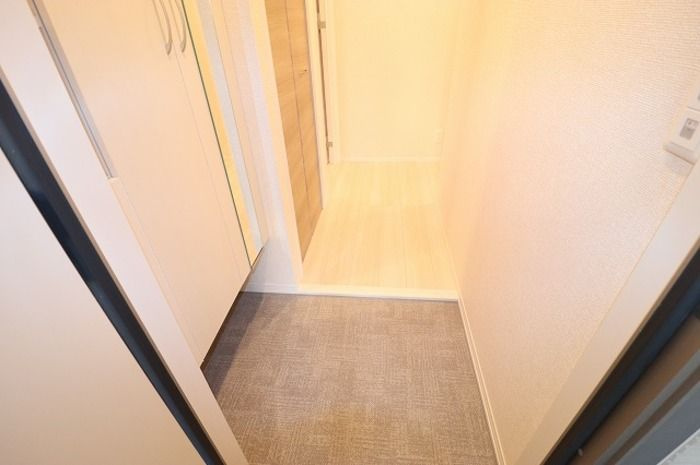 ファミリア　エテルナの玄関