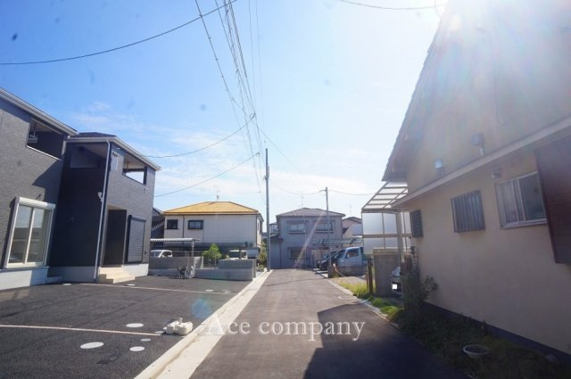 【前面道路含む現地写真】 | 八尾市太田2丁目　【2号棟/全3棟】 | 【前面道路：幅員4.35ｍ】前道は通り抜けができず行き止まりのため、交通量が少ないです♪