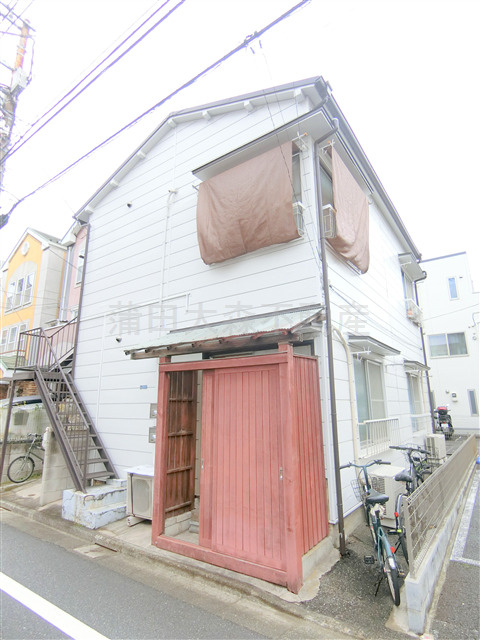 田野井ハイツの外観|1972年4月築　木造地上2階建て総戸数4戸
東京都大田区大森西2丁目　京急本線平和島駅徒歩9分
