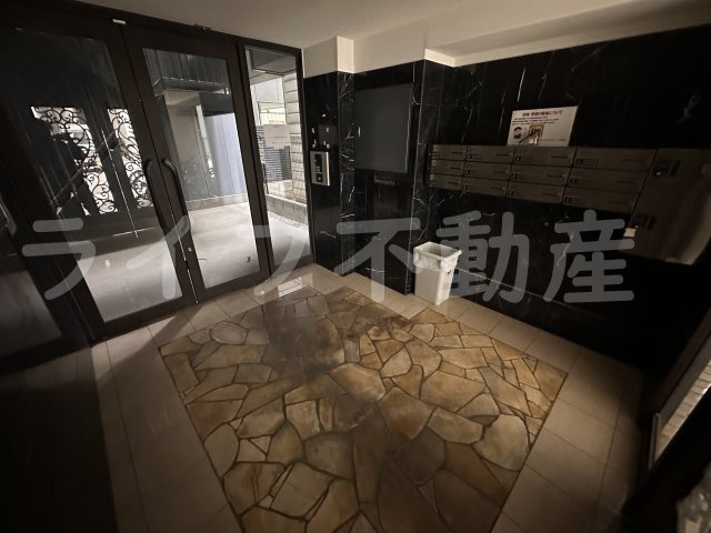 Aliare緑橋のロビー