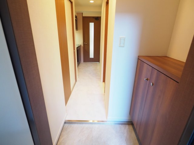 リード室町の玄関