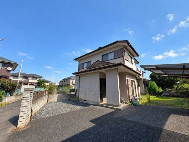 庭も駐車場もゆとりの広さ。駐車3台×学校近くの家