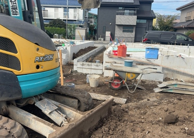 【庭】 | 二本松新築戸建 | 庭があることでガーデニングや家庭菜園はもちろん、こどもの遊び場やペットを放して遊ぶことができます。また、家の周囲に余裕があるということです。隣地との間があれば、十分な日当たりと、風通しが確保できます。