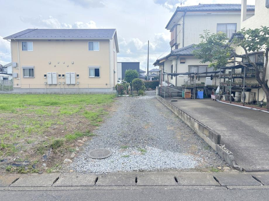 小山市城北1丁目　中古戸建　敷地71.45坪の前面道路含む現地写真
