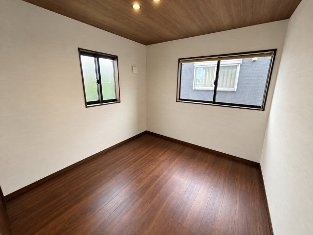 東新町　中古戸建ての洋室|ナチュラル感のある洋室は、自分好みのインテリアが楽しめます!

