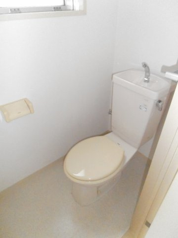 ドエル深川のトイレ|ゆったりとした空間のトイレです