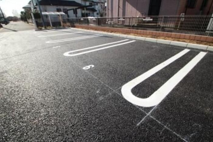 プランドールの駐車場