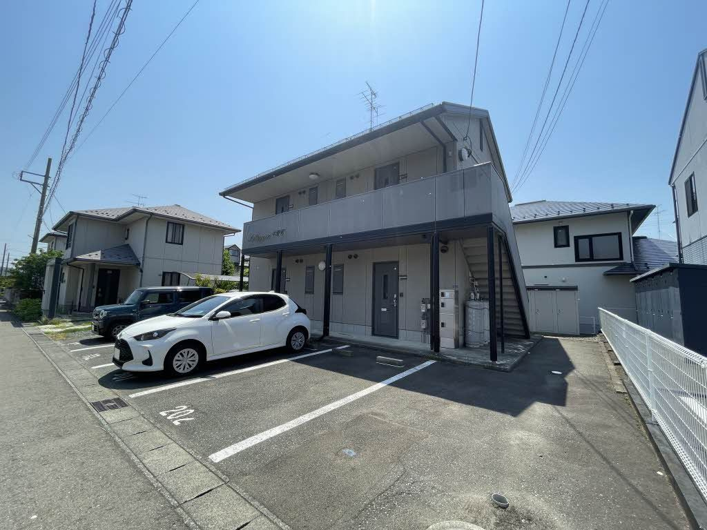 ミレニアム中野町の駐車場