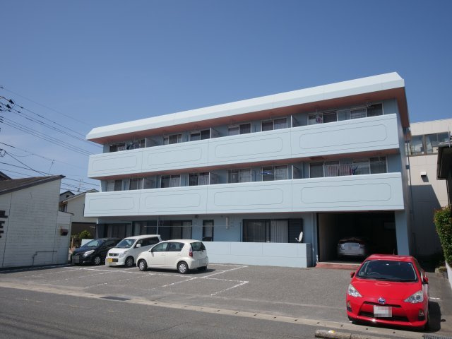シェルティ三浜町の駐車場