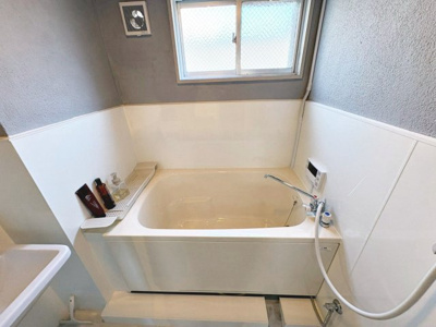 【浴室】 | グリーンコーポラス若松 | ゆったりとくつろげる綺麗な浴室ですよ！時間短縮でシャワーだけの方も多いですが、一日の疲れを癒すため湯船に浸かれば心身ともにリラックスできますね♪
