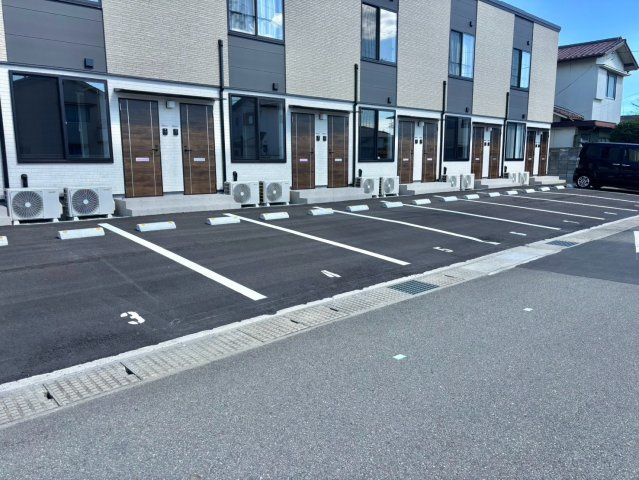 Creatioの駐車場