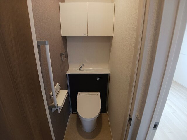 【トイレ】 | ソレイユ・ド・コリーヌ | 落ち着いた色調のトイレです