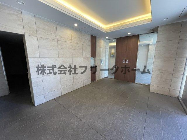 武蔵野市境２丁目の賃貸マンションのエントランス