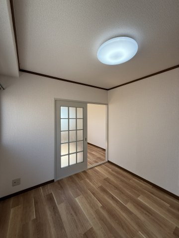 ハイツアルペン杭瀬の寝室