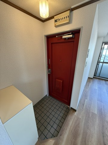 ハイツアルペン杭瀬の玄関