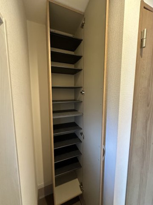 鎌倉市上町屋のアパートの玄関