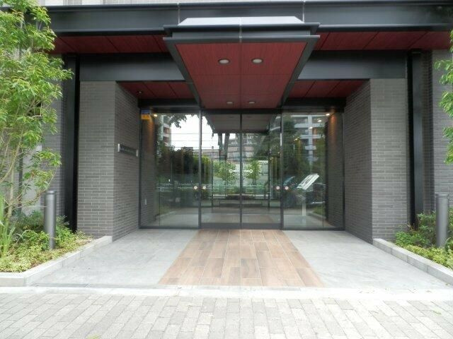 びゅうリエットグラン新宿戸山のエントランス