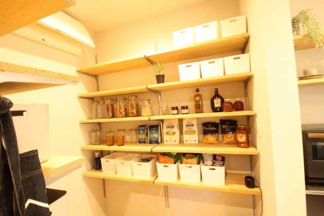 高知市中須賀町　中古戸建　モデルハウス　（未入居物件）の収納|パントリー