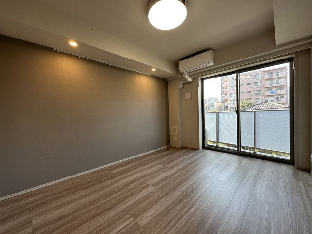 コンシェリア中野弥生町 ＴＨＥ ＲＥＳＩＤＥＮＣＥの居間・リビング|こちらの居間で趣味の時間をお楽しみください
