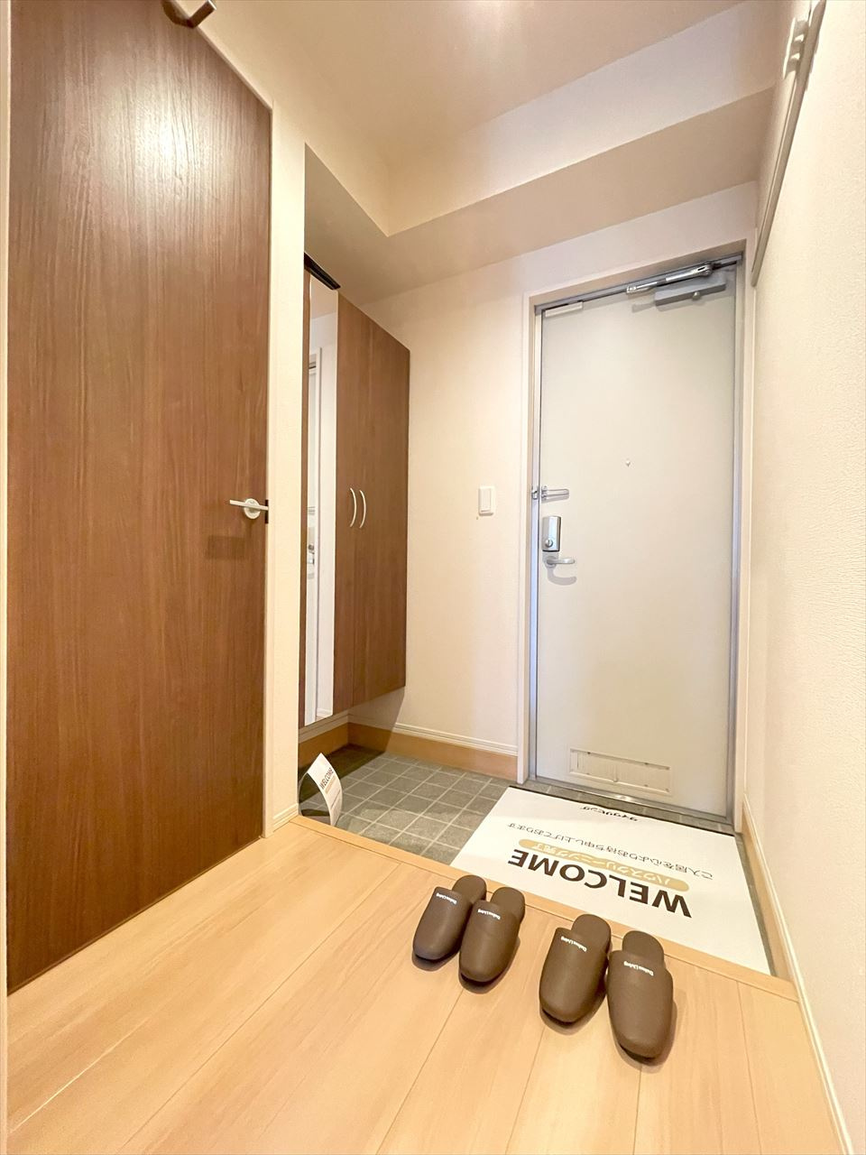 グレイスレジデンス中央の玄関|※同タイプ・別室の写真になります。