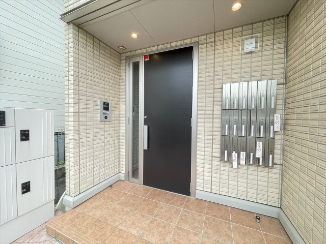 グレイスレジデンス中央のエントランス