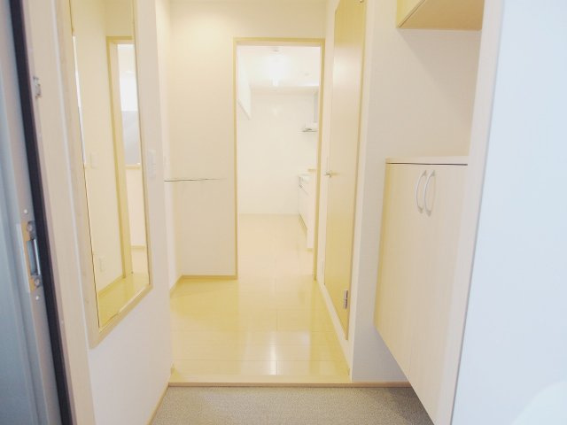 メゾンぐみの木の玄関