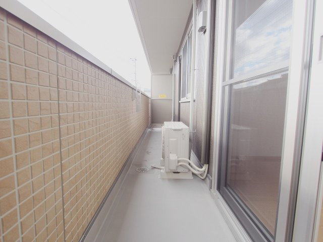 メゾンぐみの木のバルコニー