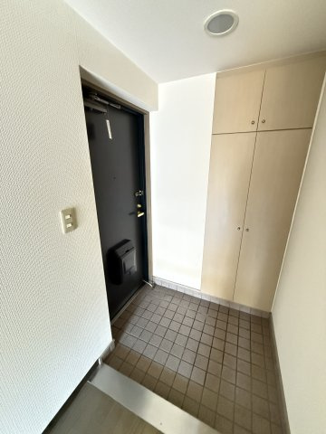 ハイツアルペンアイガーの玄関