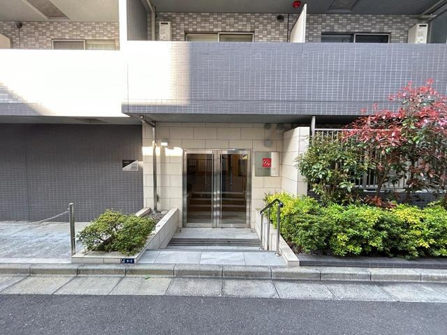 ドゥーエ四谷三丁目のエントランス