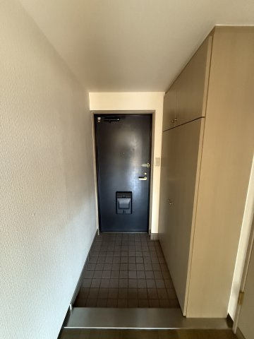 ハイツアルペンアイガーの玄関