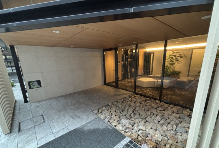 台東区元浅草３丁目の賃貸マンションのエントランス