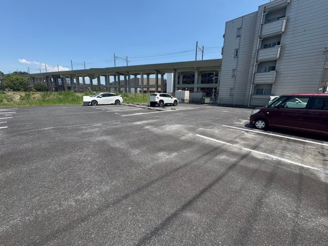 サンハイツ寺田の駐車場