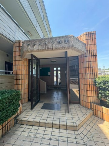 サンハイツ寺田のエントランス