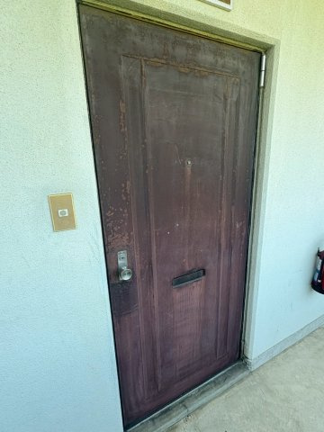 サンハイツ寺田の玄関