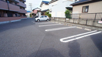車をお持ちの方に嬉しい駐車場付きの物件です