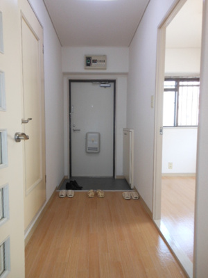 【玄関】 | メゾン貝塚 | 別部屋参考写真