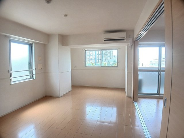 エアリーヒルズ芦屋の居間・リビング|ゆったりとしたリビングです