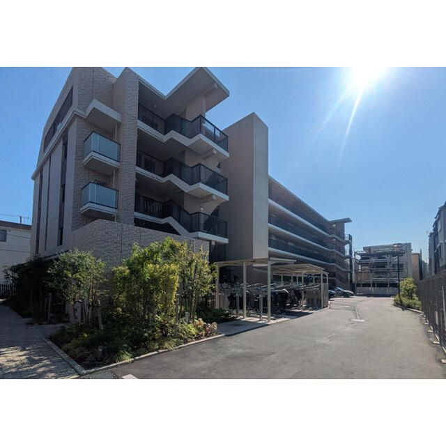 クレストラフィーネ新川崎の外観