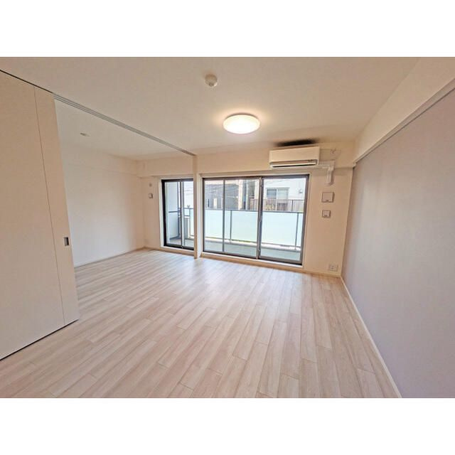 クレストラフィーネ新川崎の居間・リビング