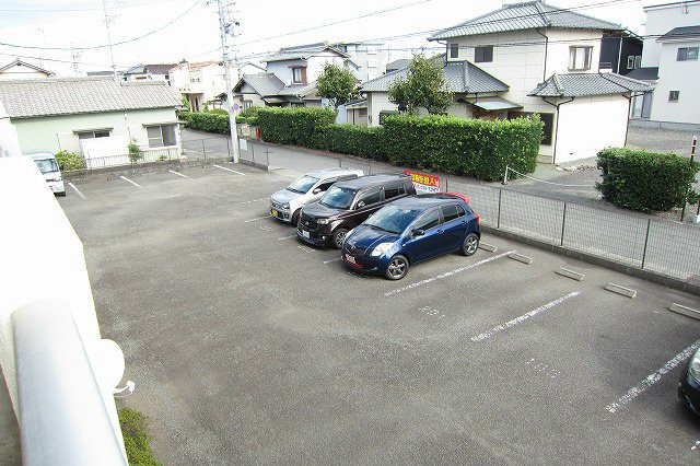 ＢＳマンション  の駐車場