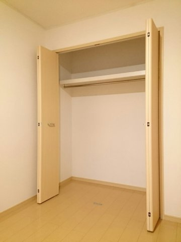 明るい色調の室内です