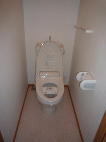 コンパクトで使いやすいトイレです