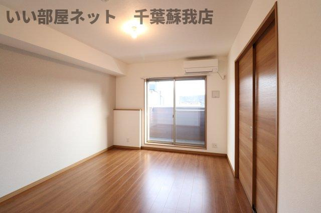 プランドール千葉寺の居間・リビング|ゆったりとした居間です
