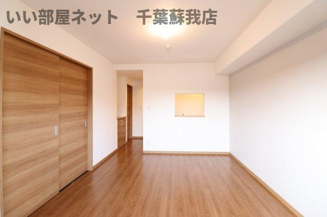 プランドール千葉寺の居間・リビング|お二人はもちろん、単身の方にもおすすめの間取りです！