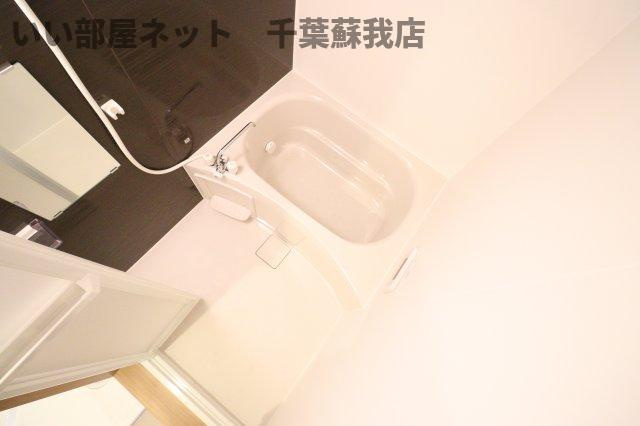 プランドール千葉寺の浴室|アクセントパネルがおしゃれなバスルーム♪